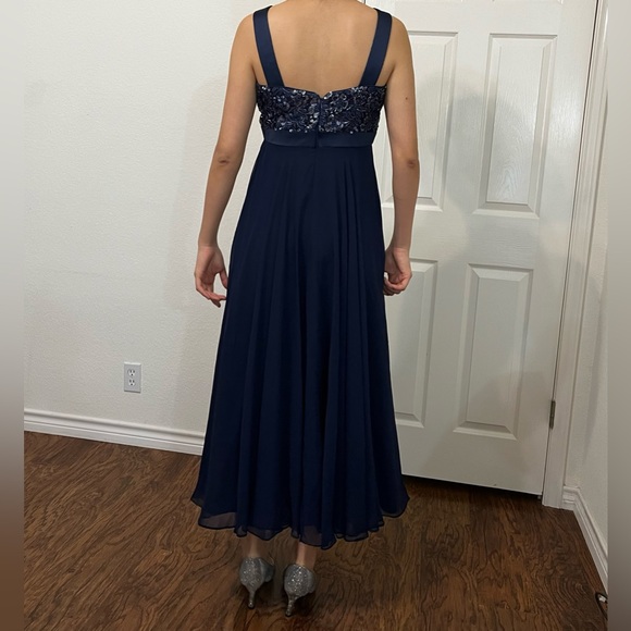 Navy Blue Maxi Dress with Sequin & Beading Detail Size 6 - Picture 5 of 8